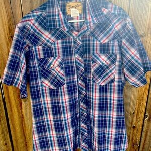 Wrangler short sleeve plaid shirt